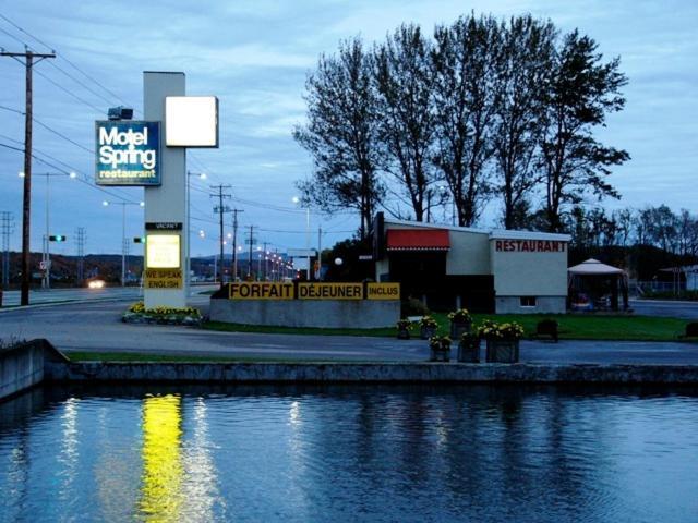 Motel Spring Chateau Richer Bagian luar foto