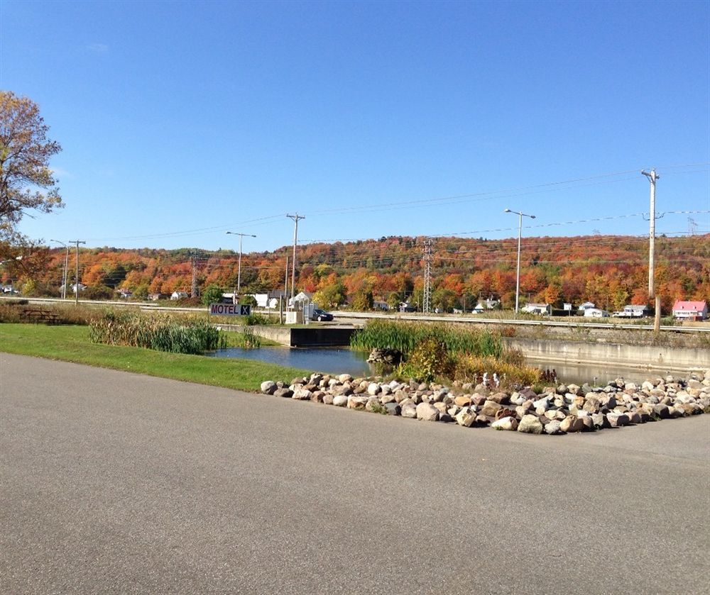 Motel Spring Chateau Richer Bagian luar foto